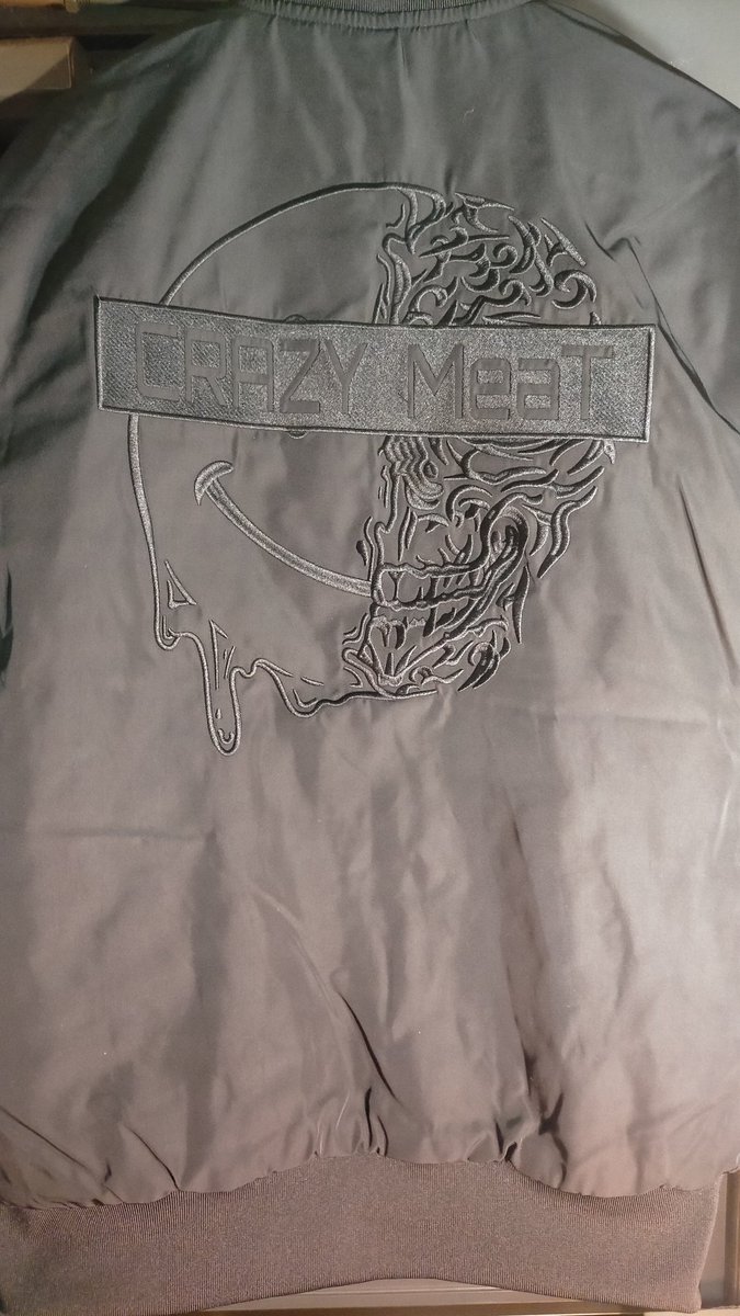 ShioKroom7114's tweet image. 昨日GETしたCRAZYMEET
のMA1 めっちゃかっこいい♥
それと欲しかった
KRYTACのMAXIM９も
くじ引き1回で引き当てるなんて幸せすぎました😍
爆裂祭　最高〜💖
#CRAZYMeaT
#LayLax 
#第１８回爆裂祭2025