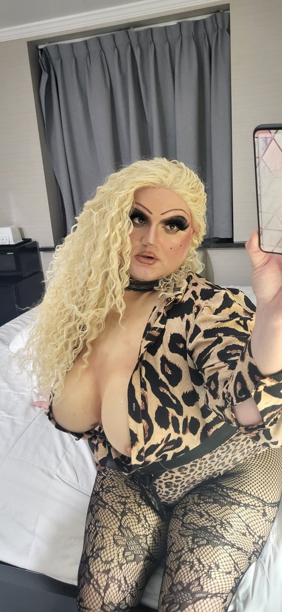 theboydiva's tweet photo. 👱‍♀️🐆🖤 https://t.co/I2QIatMk35