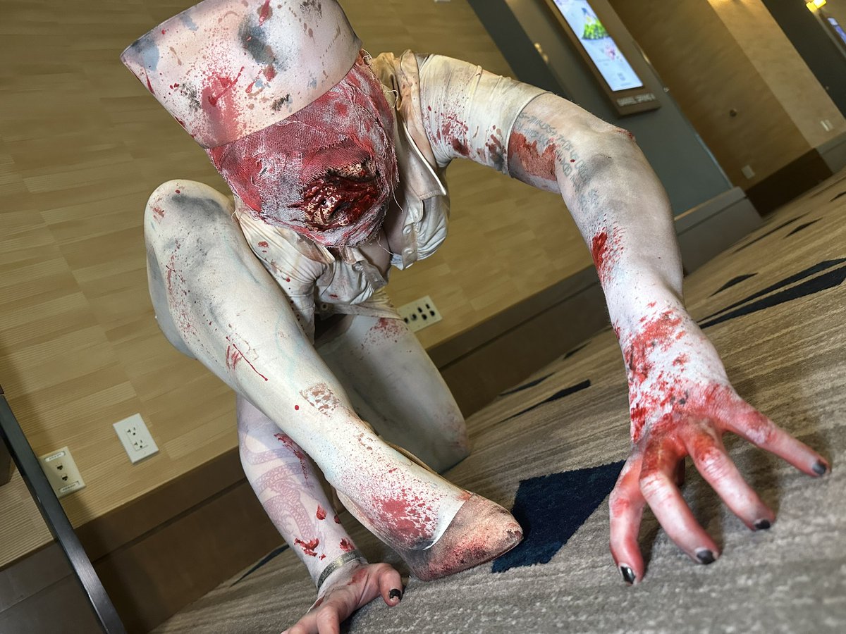 NPC_Chick's tweet image. Silent hill nurse while at Spooky Empire #horror