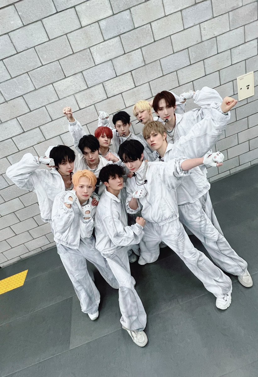 theshow_offcl's tweet photo. 오늘 하루 기분이 좋다면
로디를 위해 #SUPERPOWER 레이저를 
230330번 쏜 #xikers 를 기억해 주길 바라

(⊃*•̀ᴗ•́*)⊃━☆ﾟ.*･｡ﾟ슈퍼파워🔋

멈출 줄을 모르는 #싸이커스 인데 괜찮겠어❓
  ㄴ 네 저요저요 제발 저요
      원래 갑자기 훅 들어와서 
      심장 치고 가는 거 좋아해요❤️‍🔥

#더쇼 @xikers_official