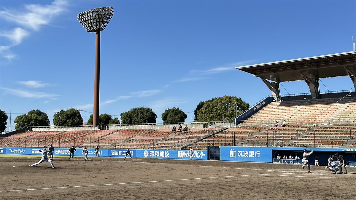 水戸市長旗決勝
AKIRA吉田凌投手×六花亭福田光輝選手

まさか社会人軟式10年撮っててロッテファンの私がこの対戦軟式で見れるなんて…セカンドキャリアが輝いていて本当に嬉しい🥹

結果は空振り三振で吉田投手に軍配！