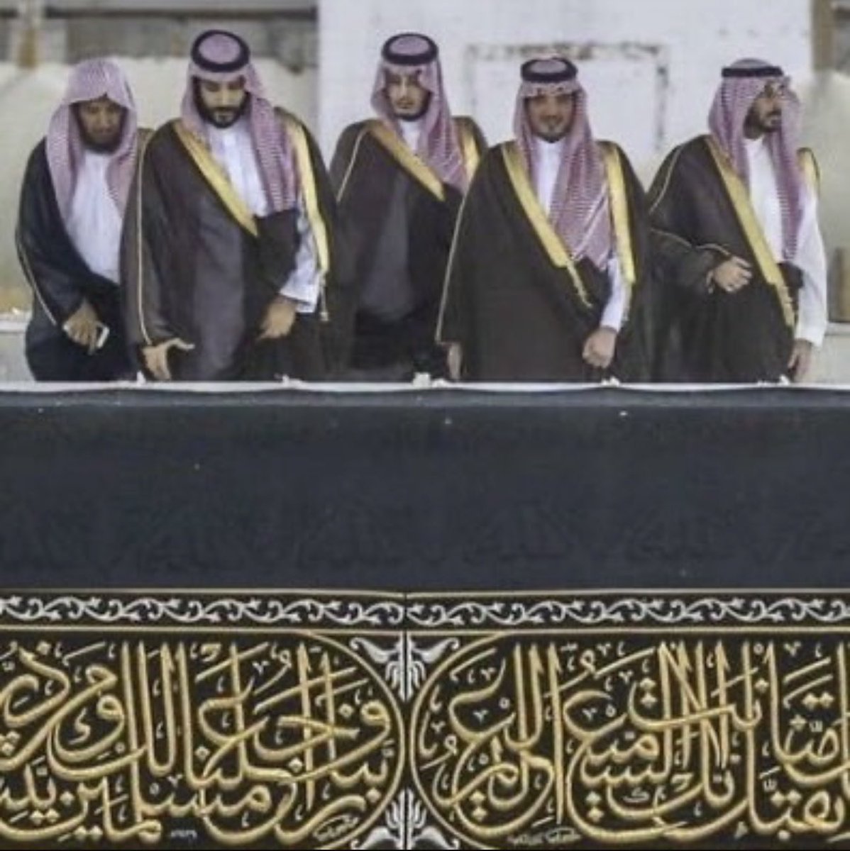 "إذا كان المسؤول الأول عن بلاد الحرمين تعدى على حرمات الله وصعد على سطح الكعبة في تكبر وتعالٍ ،فما بالك بجنده؟ هل تعتقد أنهم سوف يحترمون ضيوف بيت الله؟"