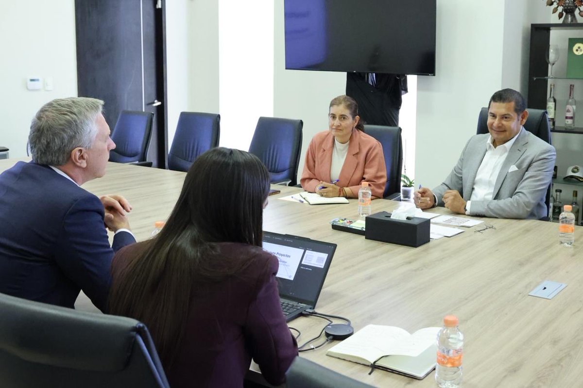 Sostuvimos una reunión de trabajo con el Ing. Holger Nestler, presidente y CEO de <a href="/Volkswagen_MX/">Volkswagen México</a>. 🫱🏼‍🫲🏼🚘✨
