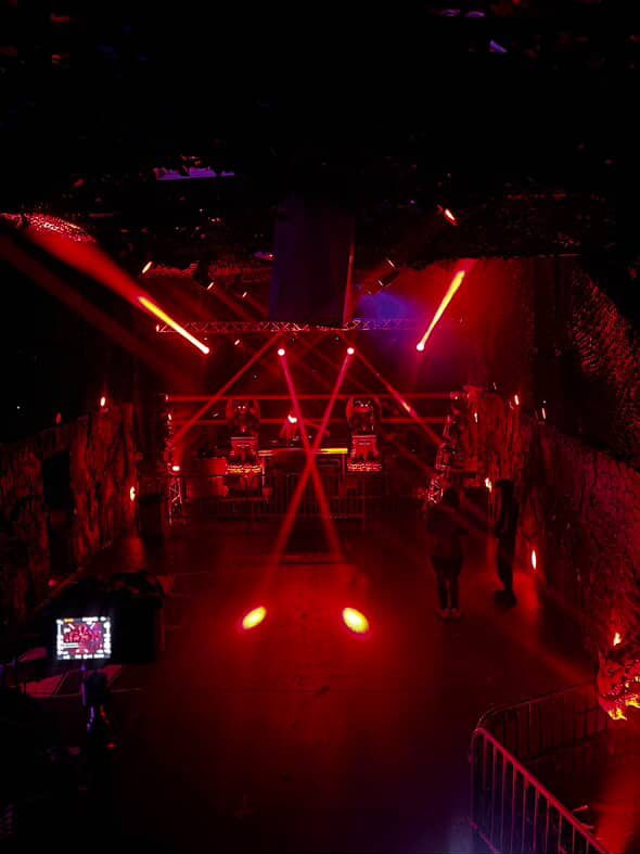 SHEHDS_Stage's tweet image. Recap these SHEHDS stage highlights—real - life stage photos from our US customer are the best proof of its performance～
✓Razor-sharp beams that cut through the haze 

✓Rich RGBW colors that blend like a smooth rainbow 
#StageTech #LiveEvents #BeamLighting #SHEHDSPRO