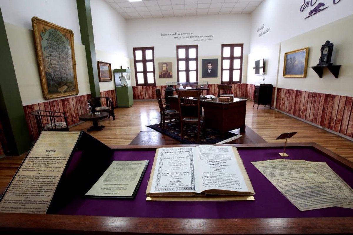 EdomexTurismo's tweet image. ¿Ya conoces la Casa del Constituyente? Se ubica📍en la Ruta Turística Lugar de los Dioses en #Texcoco. Este edificio, construido en el siglo XVII por los padres Juaninos, alberga gran historia del #EdoMéx . La entrada es gratuita de martes a domingo.