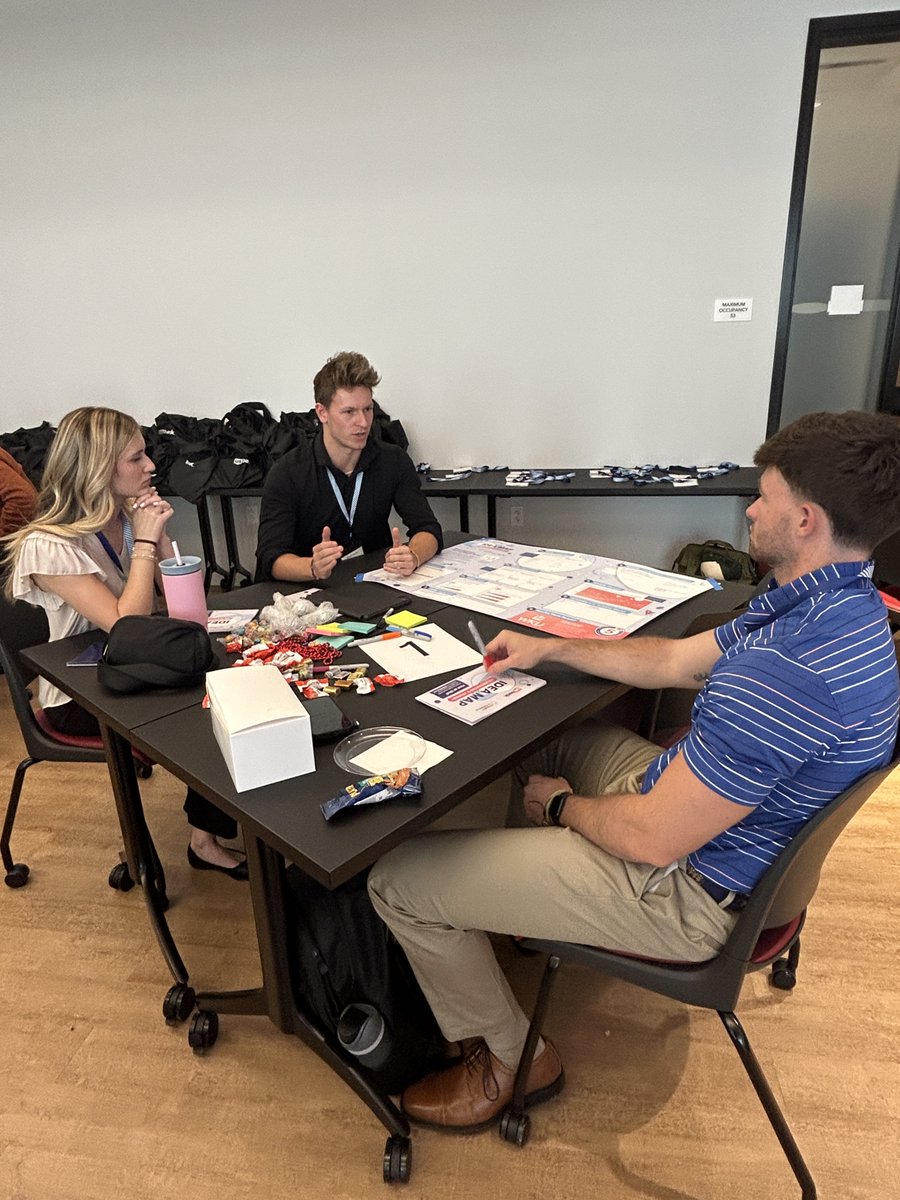 💡 WKU students reimagined the future of banking at the U.S. Bank Idea Jam! GFCB teams tackled real-world challenges, showcased innovation, &amp; earned over $8,700 in scholarships sponsored by <a href="/usbank/">U.S. Bank</a>. 👏
Read more at loom.ly/zMMISWo #wku #youbelongatgfcb #innovation