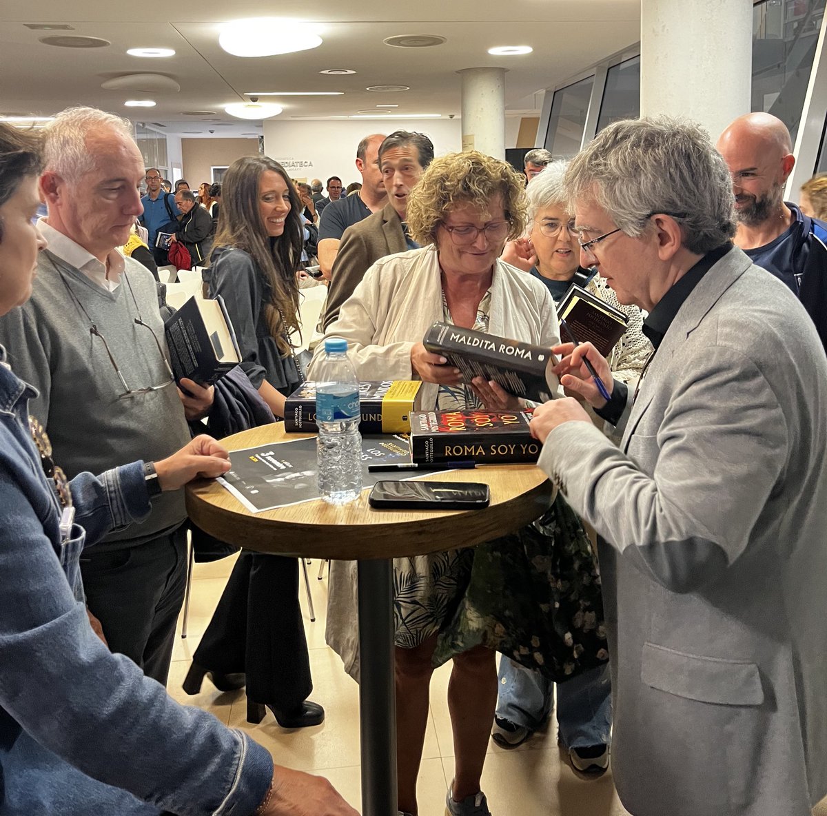 Santiago Posteguillo tweet media