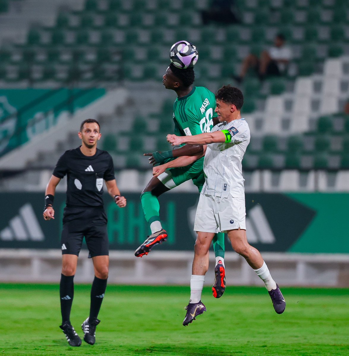 اللهم لك الحمد والشكر 😍
لحظة لن أنساها، أول هدف لي مع #الأهلي ، وتزامن ذلك مع أول فوز للفريق هذا الموسم ، سعادتي لاتوصف ، القادم سيكون أجمل بإذن الله ، فنحن كلاعبين نثق بالعمل الذي يقدم لنا ، فالبدايات لاتعكس واقع النهايات  ،لدينا استراتيجية فنية واضحة 🎯
الله يقدرنا على إسعادكم