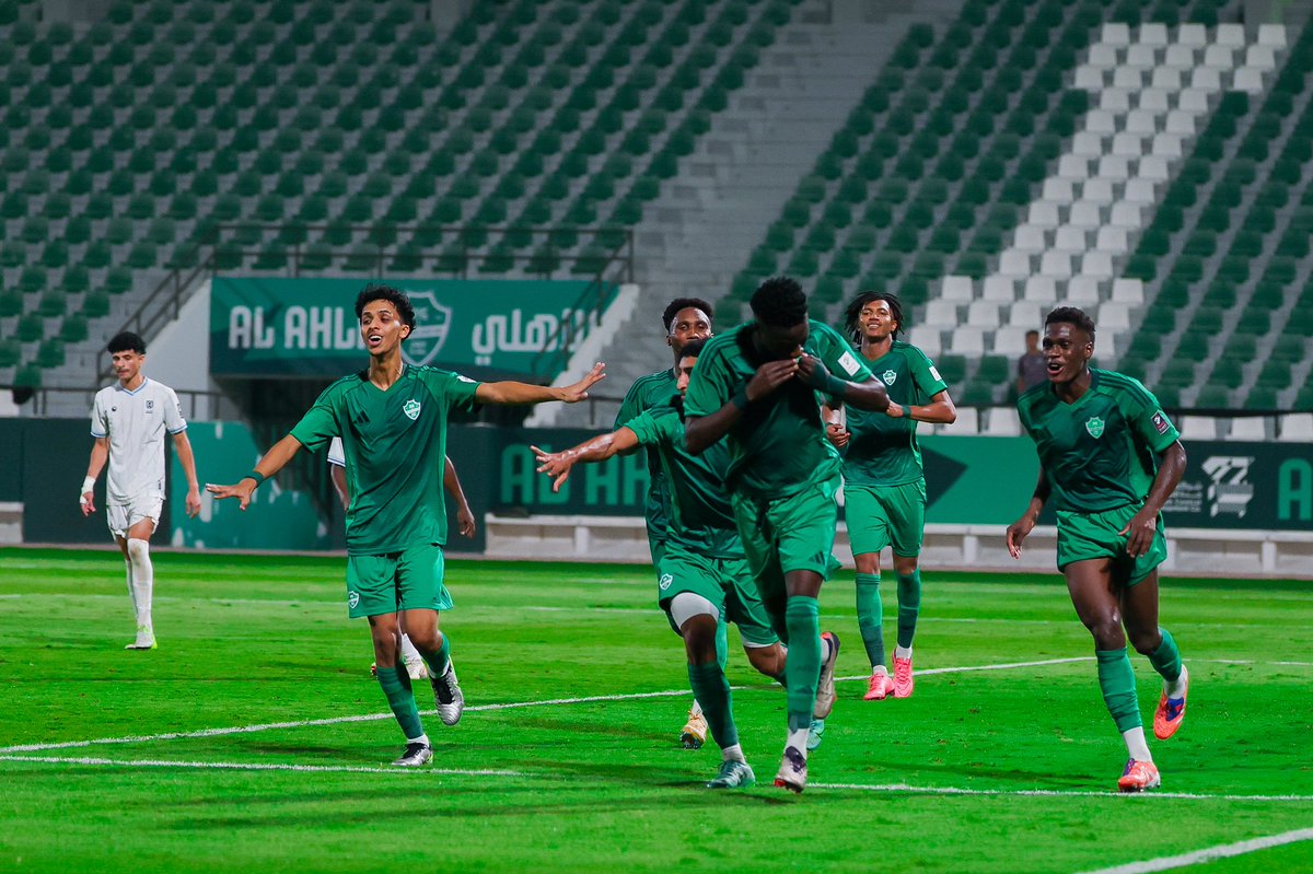 Mo109a's tweet photo. اللهم لك الحمد والشكر 😍
لحظة لن أنساها، أول هدف لي مع #الأهلي ، وتزامن ذلك مع أول فوز للفريق هذا الموسم ، سعادتي لاتوصف ، القادم سيكون أجمل بإذن الله ، فنحن كلاعبين نثق بالعمل الذي يقدم لنا ، فالبدايات لاتعكس واقع النهايات  ،لدينا استراتيجية فنية واضحة 🎯
الله يقدرنا على إسعادكم دائماً يارب 🙏🏿
#سنمضي معا 💚💪🏻