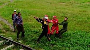 MariaDiazPerer1's tweet photo. Los combatientes de las far y el Minint que han protagonizado cientos de operaciones de rescate. Esa es su esencia la defensa del pueblo.  #FuerzaCuba
#UnidosXCuba 
#ValorYRazón https://t.co/6DK5auVy1n