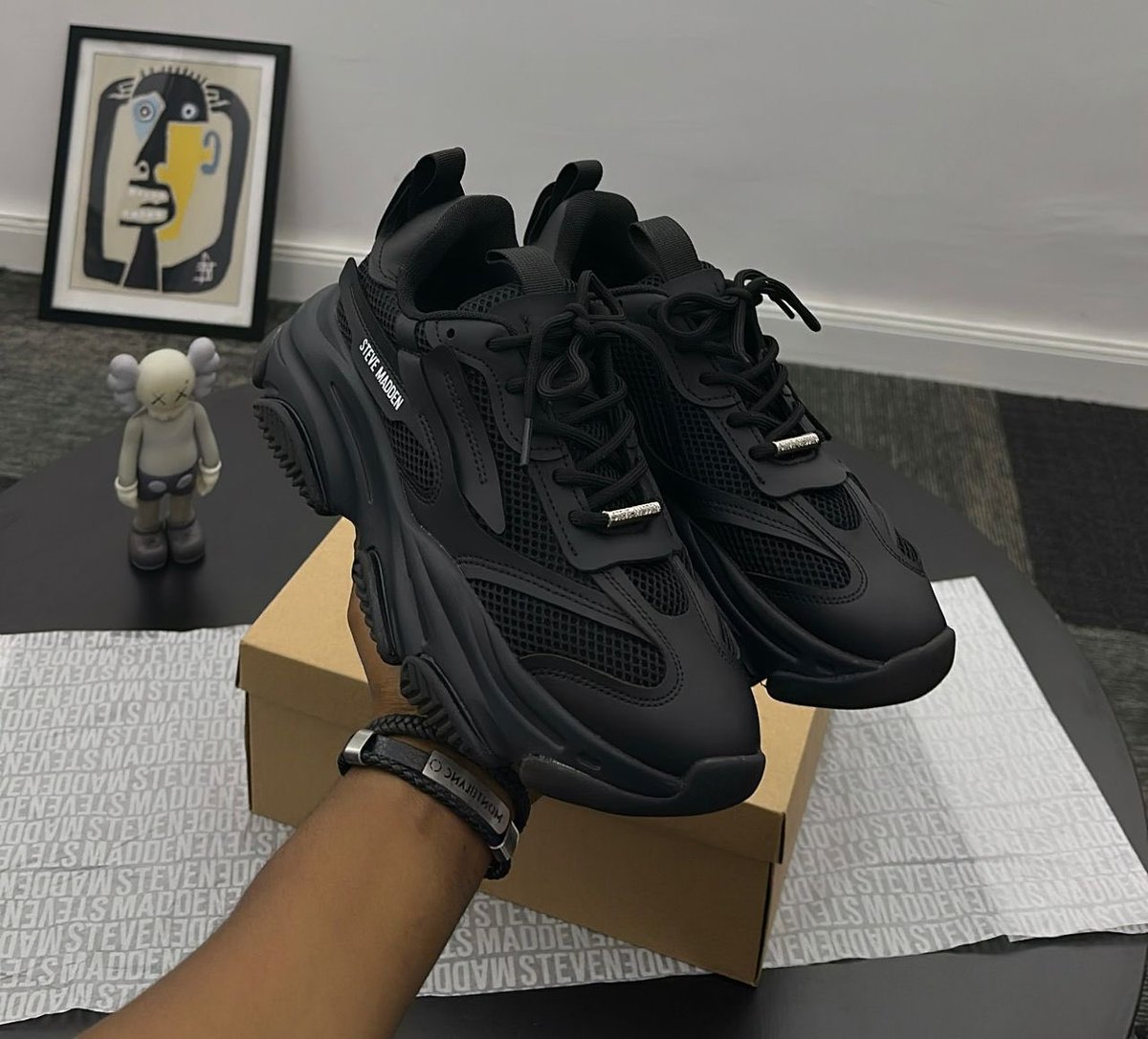 Streetluks1's tweet photo. GIVENCHY GIV BLACK RUNNER  SNEAKERS  AVAILABLE

SIZE: 40-46 

#Givenchy #GivenchySneakers #GivenchyStyle #LuxurySneakers #DesignerKicks #StreetwearFashion #SneakerAddict #SneakerHeads #HypeBeast #SneakerGoals #FashionDaily #OOTD #LuxuryStyle #StreetStyle https://t.co/PByI0kW6nB