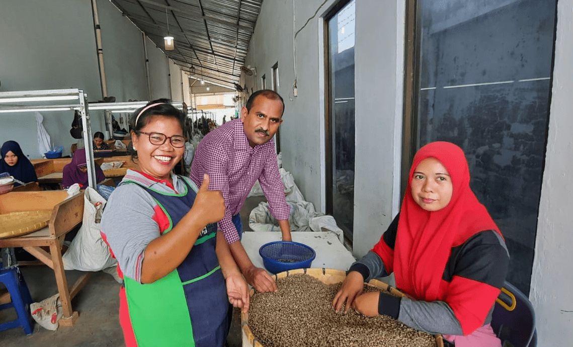 Calling Queensland scientists 👨‍🔬🌟👩‍🔬 

The Crawford Fund is offering up to $15,000 for international mentoring and training projects supporting food and nutrition security.

ℹ️ Apply now: buff.ly/UZIDJGx 

<a href="/ACIARAustralia/">ACIAR</a> <a href="/UQ_News/">UQ News</a> <a href="/RaidNetwork/">RAID Network</a> @QAAFI <a href="/ICRISAT/">ICRISAT</a>