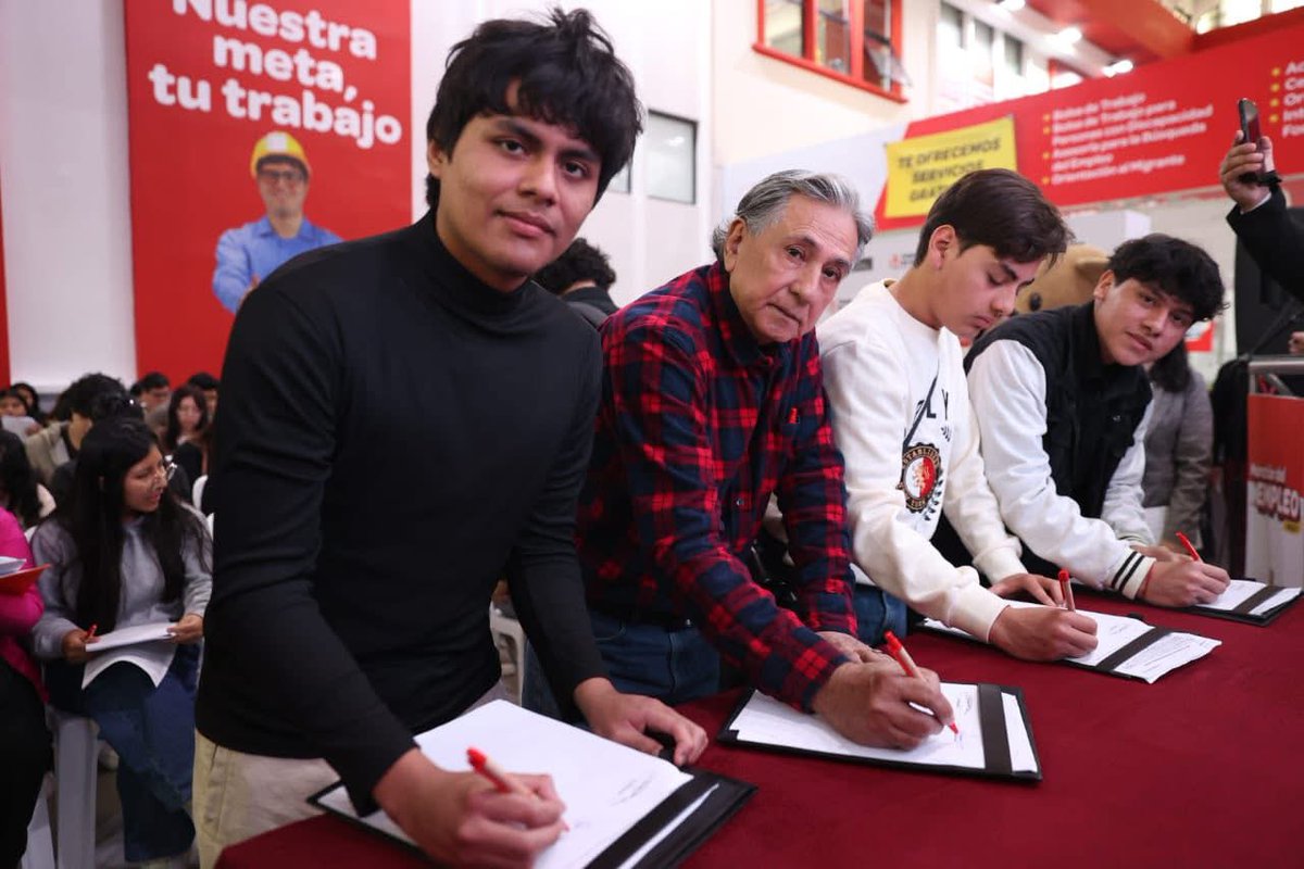 💼 Cada empleo formal no solo cambia una vida: impulsa desarrollo, productividad e inclusión.

Más de 100 personas accedieron a un trabajo formal gracias al proyecto #PaLanteEmpleo, una alianza entre <a href="/WorldVisionPeru/">World Vision Perú</a>, <a href="/MTPE_Peru/">Ministerio de Trabajo y Promoción del Empleo</a>  y <a href="/ACNUR_es/">ACNUR, la Agencia de la ONU para los Refugiados</a> 

Conoce más ➡️bit.ly/47EwaJq