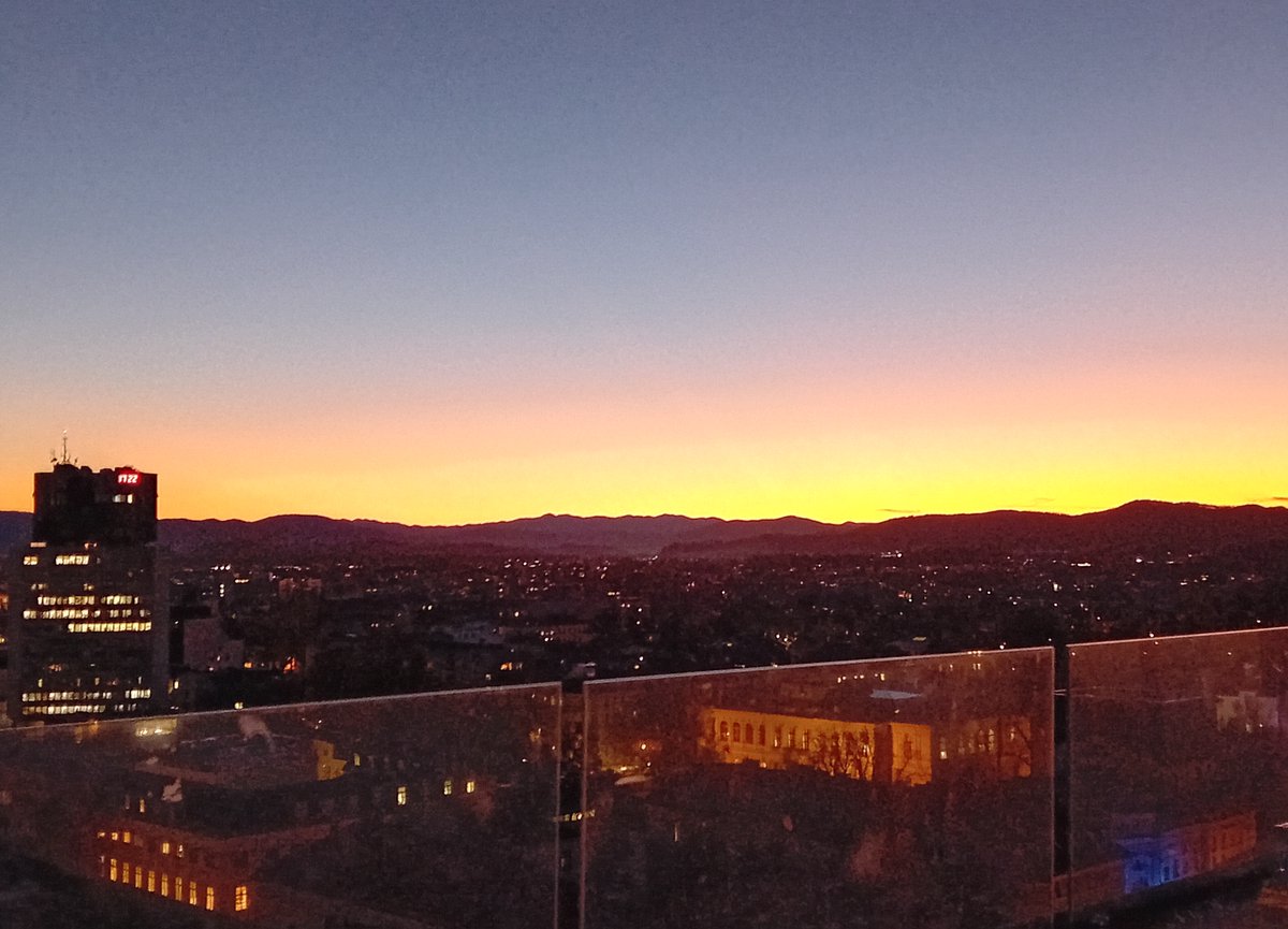 3. XI. 2025, 17:08 and 17:18.

A gorgeous sunset in a town that isn't mine anymore.