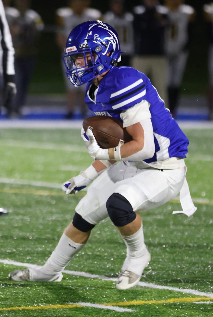 Senior Season 
Looking for a home!
📏: 5’10 183lbs 

💣: Defense OLB,Nickel,LB
93 TOT Tackles (Leads team, 2nd in the region, Top 10 in D10)
5TFL
2FF (Leads team)
.5 Sack
1 QB hit
hudl.com/v/2T8LMB

🌟: Offense RB/Slot Receiver 
480 Rushing, 6.0 Avg, 3 Rush TDs
63 Rec
609