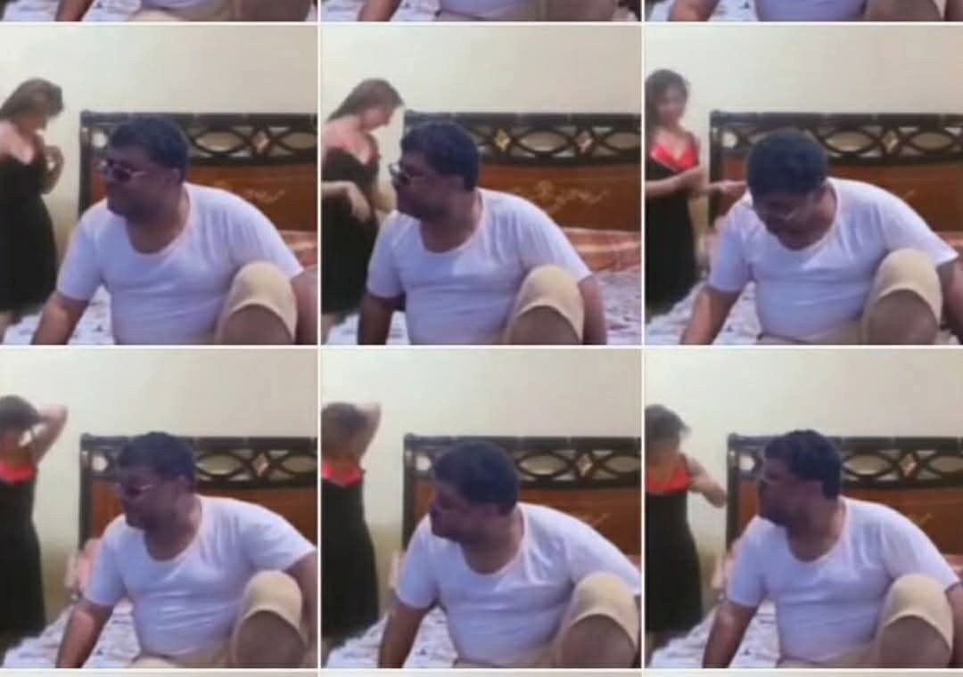 المؤمنين في حالة إجتماع طارئ للأستغفار للتكفير عن الذنوب ، الثور <a href="/Moh_Alhouthi/">محمد علي الحوثي</a> والدلفين <a href="/Nasr_Amer1/">نصر الدين عامر | Nasruddin Amer</a>