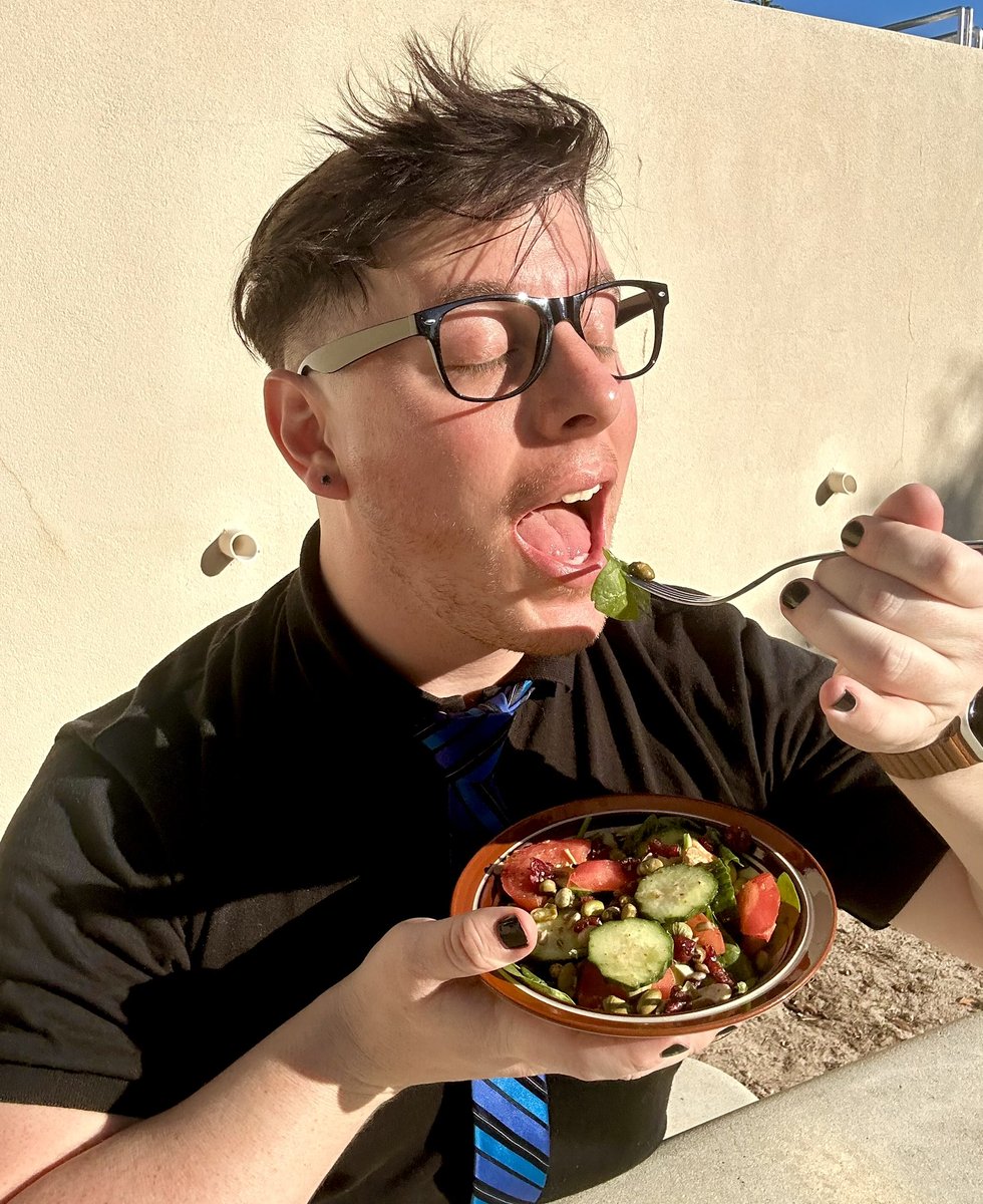 ThomasSanders's tweet photo. Logan knows this year’s theme has been the Sides celebrating the anniversary of their 1st appearance with some sort of bespoke treat. But he asks: Why can’t a treat be a healthy salad?? He doesn’t need anything but leafy greens to have a good time! Happy Appreciation Day, sir 💙 https://t.co/xSUCZL8q7Q
