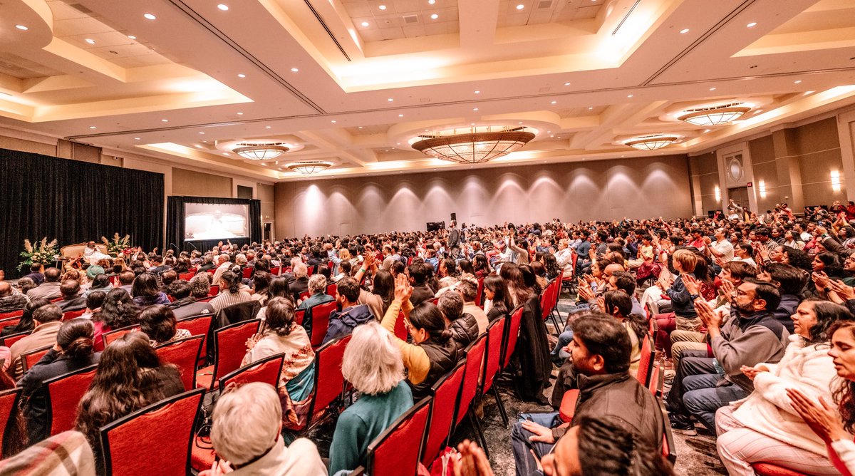 An evening of wisdom, music, and meditation with Washingtonians, bringing calm to the nation’s capital.