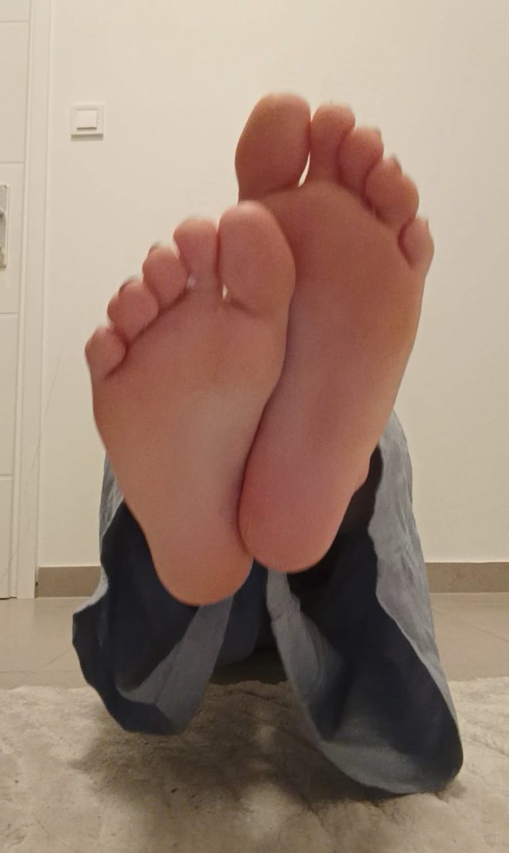🦶🏻• je suis à allée à la douche mes chiens ! J’ai pensé à vous 🤭 mes pieds sentais trop fort c’était terrible 🤢. Ça fais du bien ! 😌
#feet #feetworshi̇p #girlfeet #soles #pied #domina #soumis #femdomfeet #findom 
<a href="/rt_feet/">Feet RT PROMO 💯K</a> <a href="/rt_domm/">RT Femdom & Feet models 5.7k</a> <a href="/FindomPromoHQ/">FindomPromoHQ | RT PROMO</a> <a href="/AntoRT34/">Rt fr feet bac à glaires</a> <a href="/FeetForumArea/">Foot Fetish Forum</a>