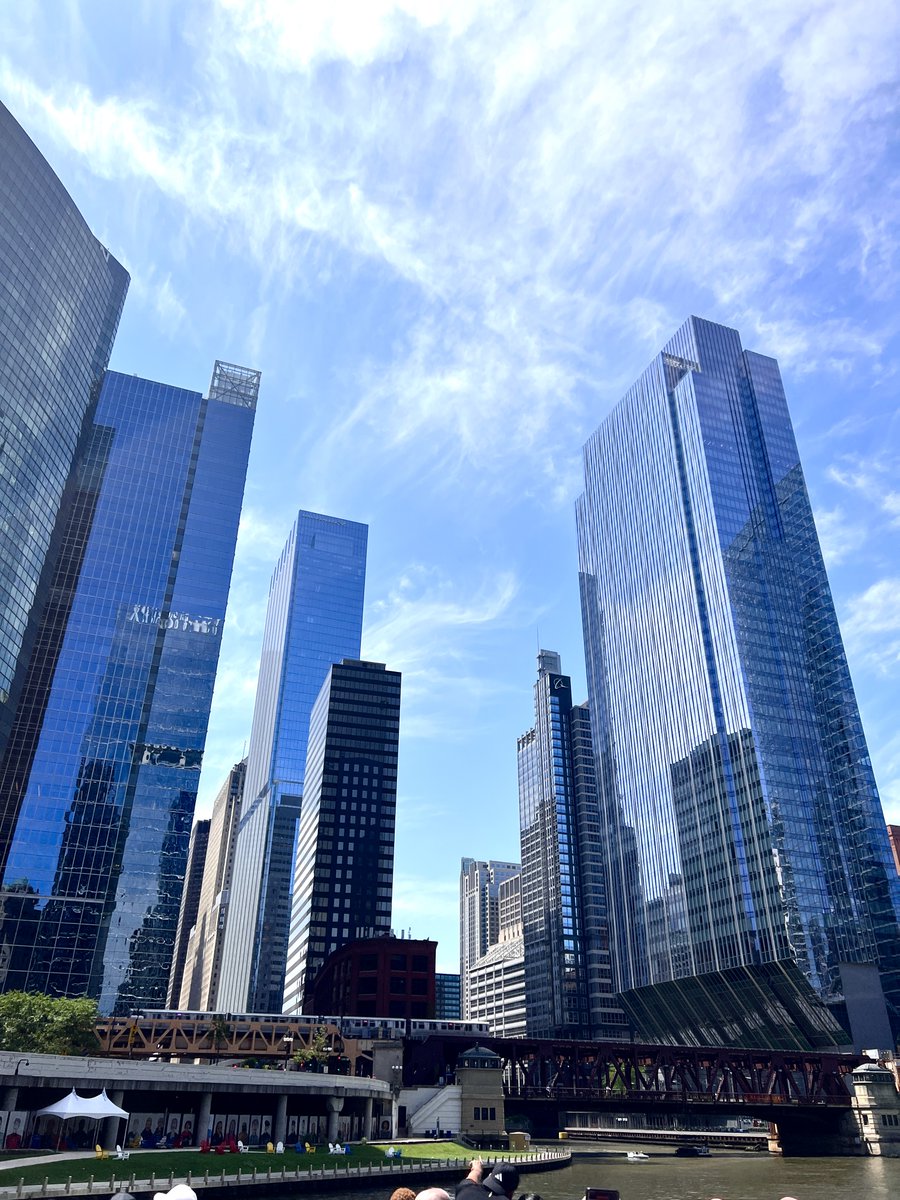 Chicago's calling📲 And now you've got SEVEN non-stop ways to answer with <a href="/united/">United Airlines</a> and <a href="/AmericanAir/">americanair</a>!! With two airlines and plenty of flexibility, we've got you covered✈️