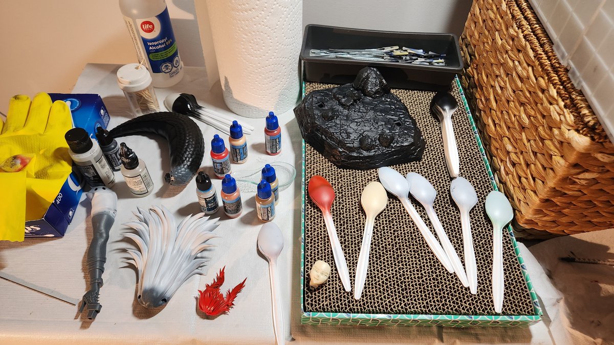 Zen figure session 1: Tests
Fledgling artists, never underestimate the usefulness of doing color and technique tests on spoons/spare parts.
Don't be afraid to take liberties either, odds are "my" zentreya will have slightly different shades to fit better as a whole