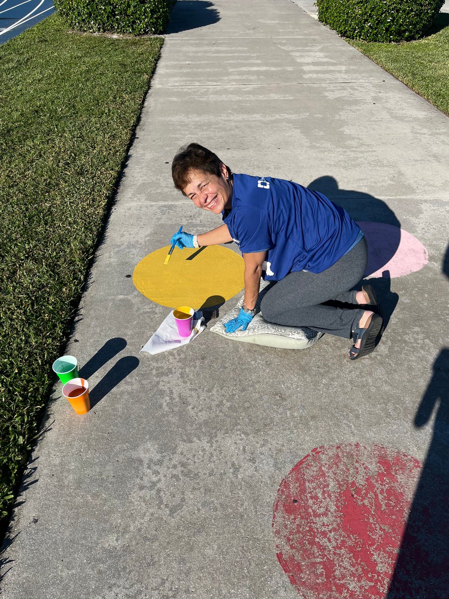 CleveClinicFL's tweet photo. ๐๐ Another beautiful day in Stuart to join the @UnitedWay of Martin County to bring a new Born Learning Trail to Guy Davis Park in #StuartFL.
Our caregivers are proud to help families learn, play, and explore together. โค๏ธ #CommunityPartnership #MartinCounty #HealthyFamilies #TogetherWeGrow