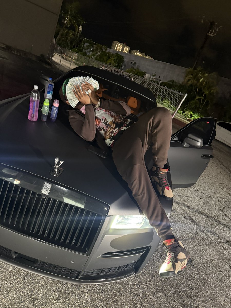 StanleyG_9's tweet photo. Life lately…. $$$😈 https://t.co/kzoNgpemV5