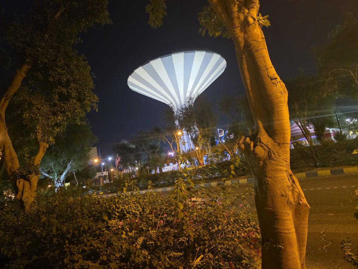 رحم الله القائل : سارعي للمجد و العليا . لقد شحذ الهمم في حينها .
اصبحنا في المقدمة و اذا اردنا ان ننظر الى العالم نلتفت الى الخلف .