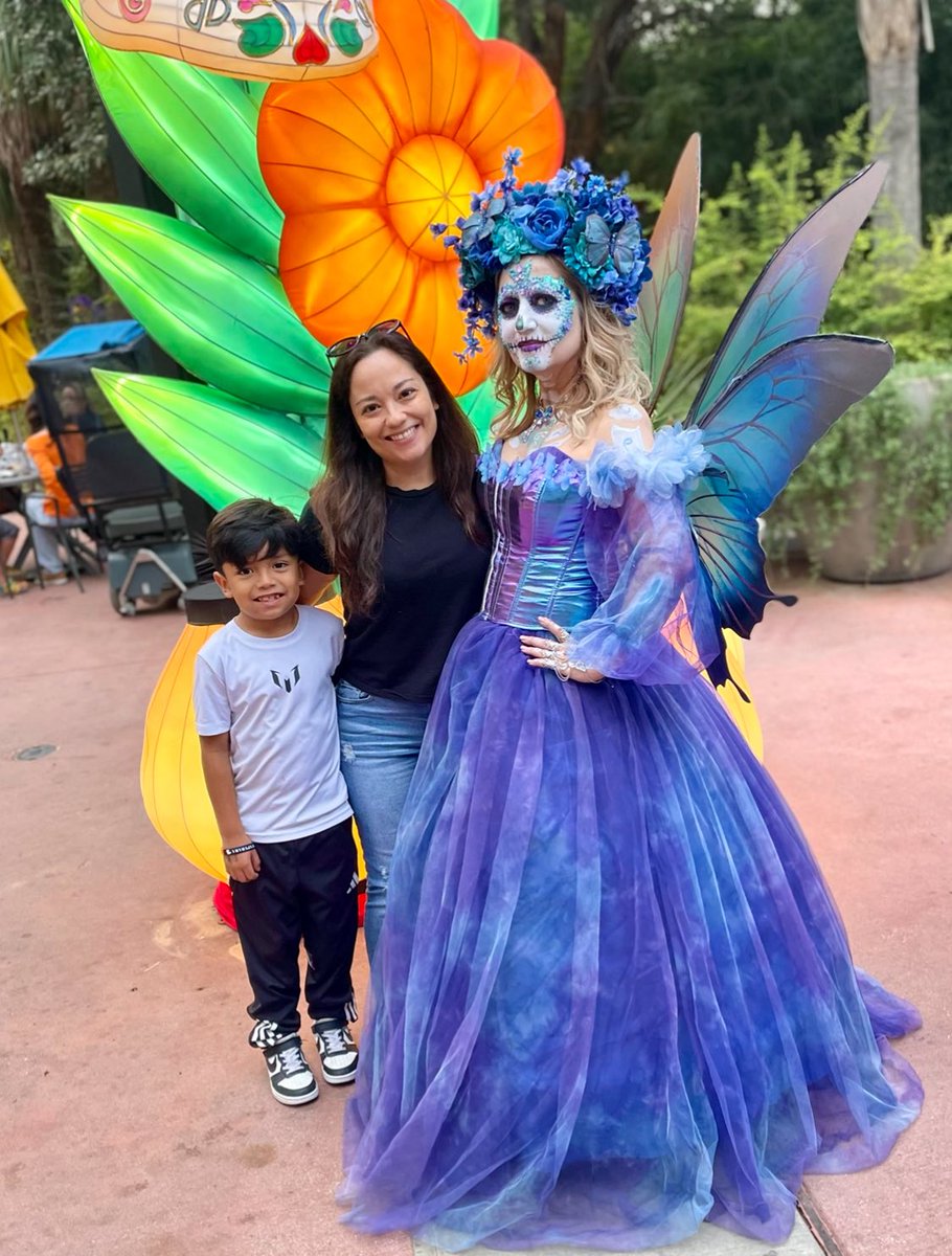 What a weekend to remember. Thank you to everyone who joined us at our first-ever Día de los Muertos celebration at the Zoo. We are so grateful to celebrate this meaningful tradition with our Houston community and can’t wait to make it an annual event. 🦋📷 ✨