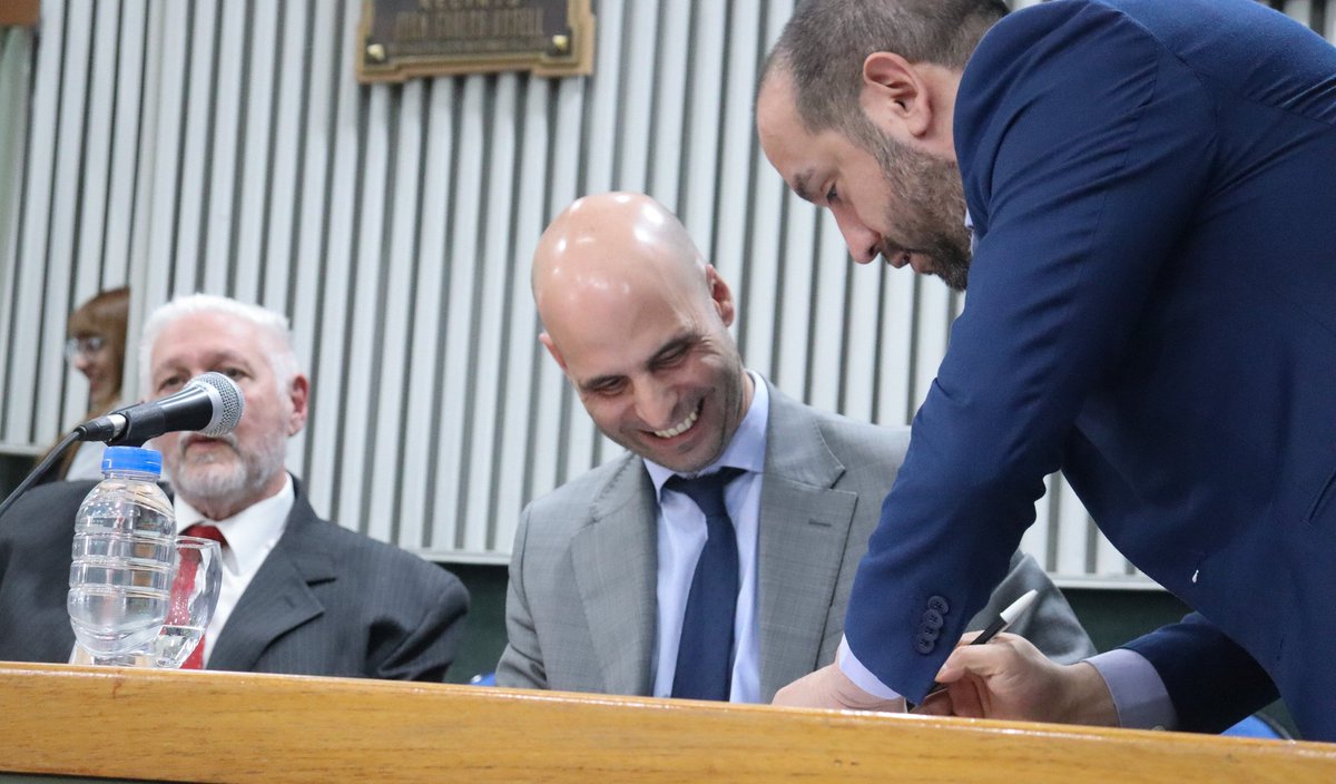 ⚖️ Cinco jueces confirmaron que la designación de Fernando Basanta es legal.
📄 El vocal pidió un veredicto inmediato, pero el oficialismo postergó su jury hasta el 14 de noviembre.
💬 “Si su designación es nula, lo es todo lo que firmó”.

⏭️ facebook.com/share/p/1FBN7D…