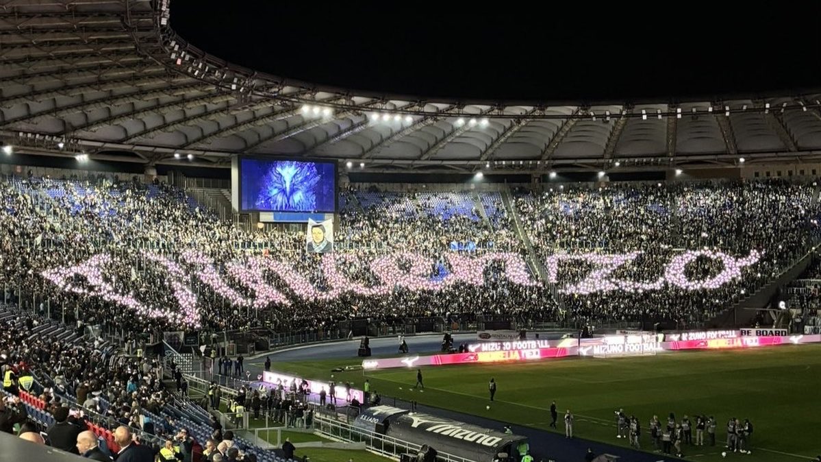 Ultras Curva Nord Lazio with a tribute to Vincenzo Paparelli, during the match against Cagliari. 

Vincenzo passed away during the Derby della Capitale on October 28th in 1979.

Rest in peace 🙏