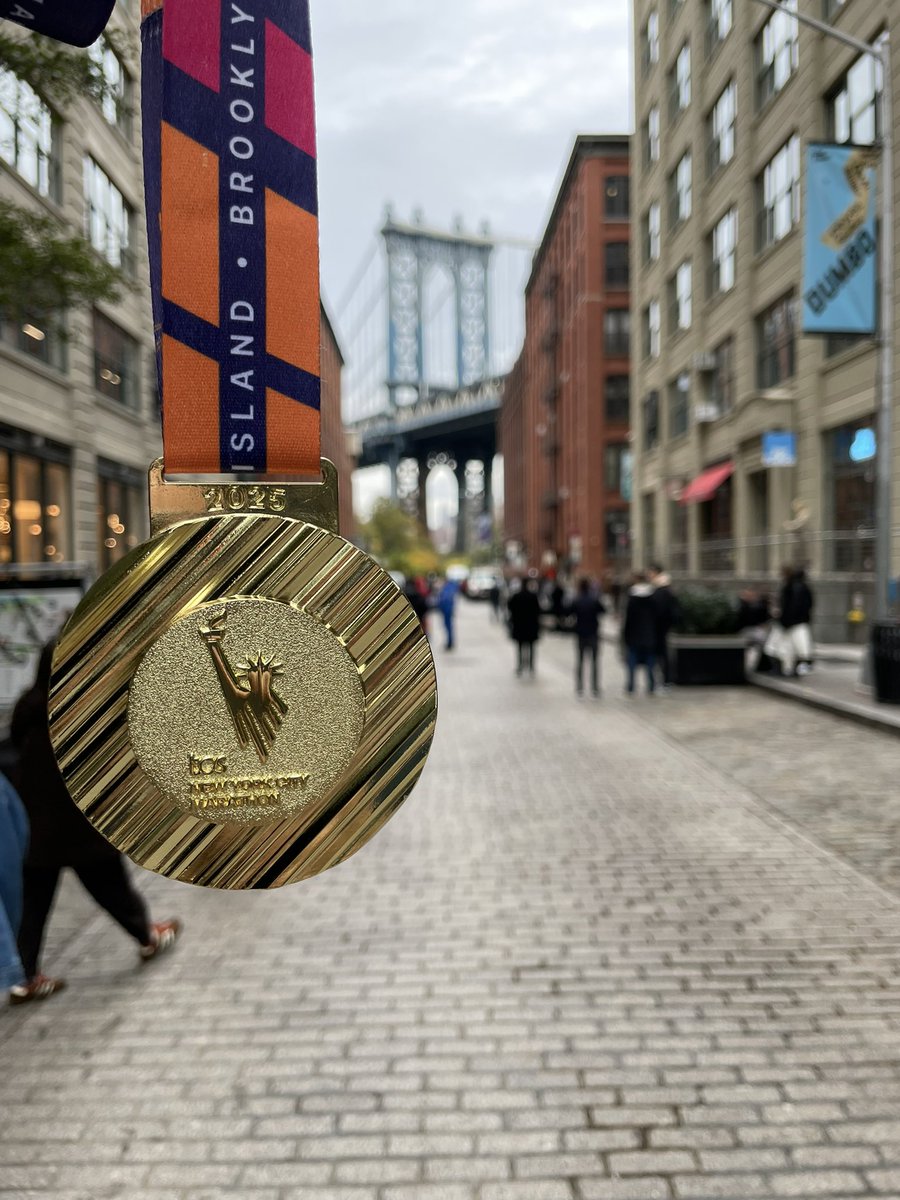 durnin26's tweet image. Mixed feelings; the race - well, the 2nd half - didn’t go as planned for me due to sickness. Gutting after all the hard work. 
Nevertheless, an incredible experience! It wasn’t a race; it was a 26.2 mile street party! The atmosphere was ELECTRIC! Was an honour to take part in 🙌🏻