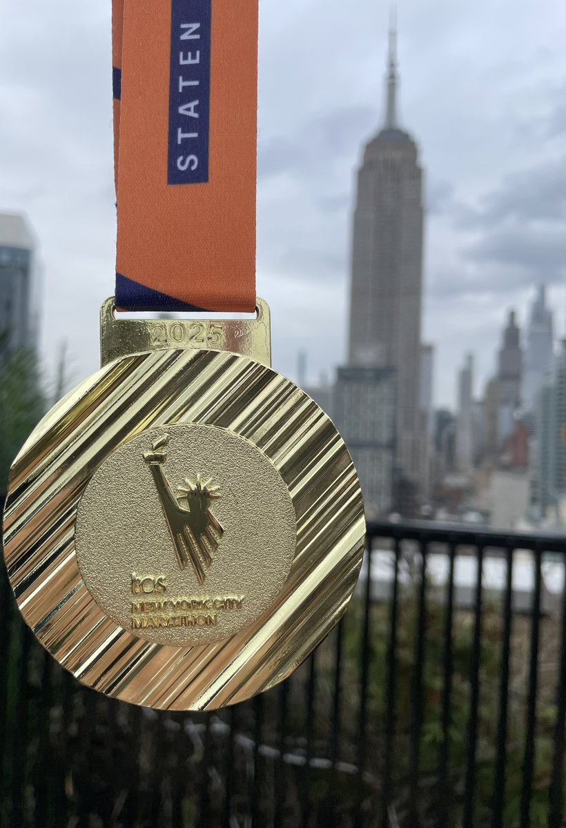 durnin26's tweet image. Mixed feelings; the race - well, the 2nd half - didn’t go as planned for me due to sickness. Gutting after all the hard work. 
Nevertheless, an incredible experience! It wasn’t a race; it was a 26.2 mile street party! The atmosphere was ELECTRIC! Was an honour to take part in 🙌🏻