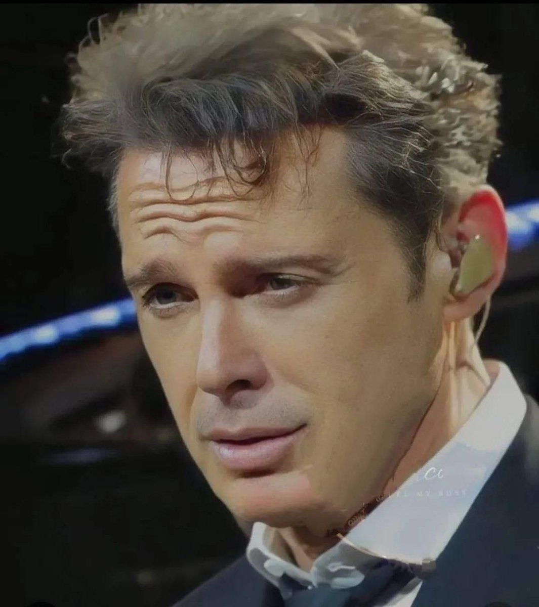 todoxluismiguel's tweet photo. Todo cambia de color, si no estás cerca... ♫
@lmxlm #LuisMiguel #txlm #ClubOficialChile #Incondicionales #TodoPorLM #TXLM37 #Miky https://t.co/6wTfs0IALW