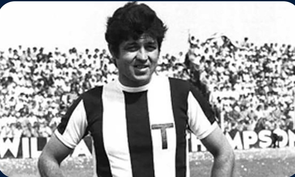 gusbeesellares's tweet photo. Gran dolor y tristeza en el pueblo de @CATalleresdecba por el fallecimiento de Daniel Willington. En total jugo 168 partidos, haciendo 67 goles y logrando 17 títulos con el club. Se va uno de los ultimos grandes ídolos de @CATalleresdecba.
. https://t.co/DXxJAi3GTH