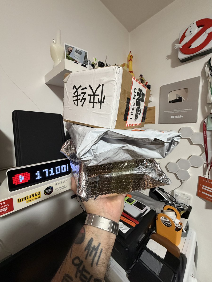 MikyAncona's tweet image. BOOM! 💣 Anche oggi sono arrivati pacchi pazzeschi!
Il treno delle novità tech non si ferma mai… e qui ogni giorno è Natale 🤩📦
Preparati, perché quello che sta per arrivare ti farà saltare dalla sedia! 🚀🔥
Let’s gooo! 👉 mikyancona.com
#mikyancona #mikyanconatech