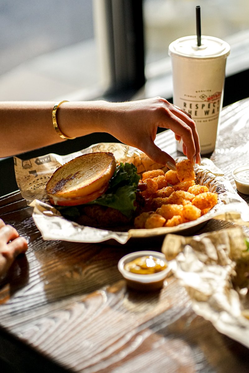 waybackburgers's tweet image. Golden hour and golden tots.

📷: Tater Tots