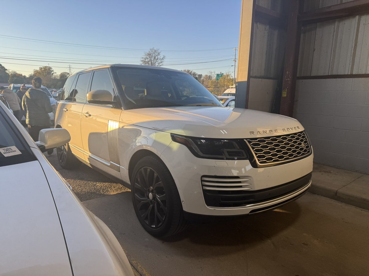 🌅🚗 Views around the lot on this beautiful autumn evening in Akron! 

Tons of inventory continues to come in! Keep your eyes on akronautoauction.com for up to date runlists! 

We can’t wait to see you all tomorrow morning in lane or online! 

#akronautoauction