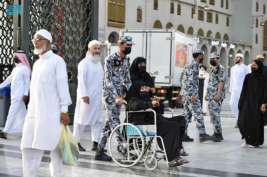 AJELNEWS24's tweet photo. على مدار الساعة ..

رجال الأمن في الحرمين الشريفين ..

يد حانية .. و عيون ساهرة .. و أعمال إنسانية راقية ؛ لخدمة ضيوف الرحمن .

🇸🇦🇸🇦 https://t.co/spGTEPnXgA
