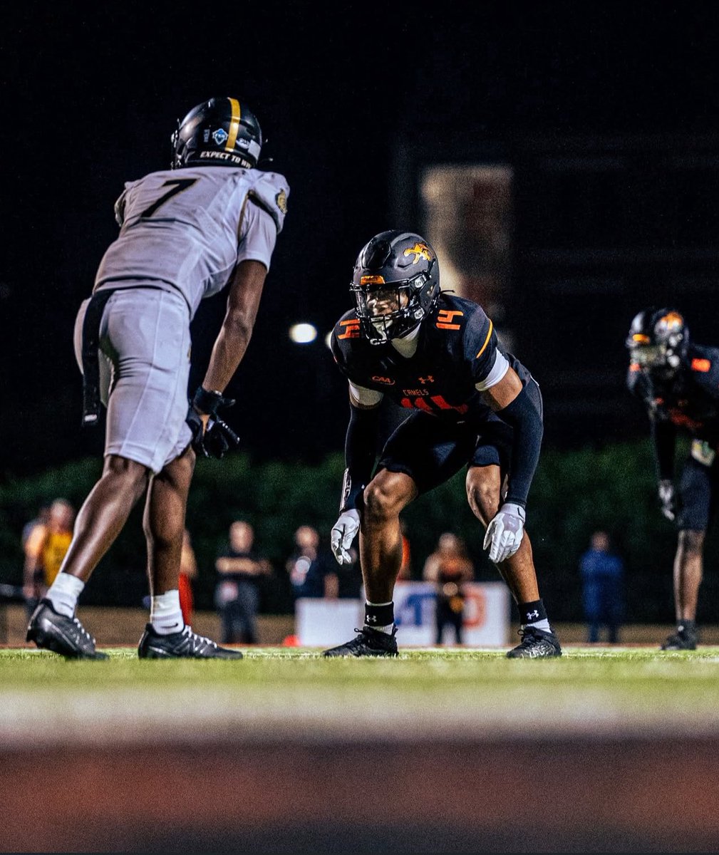 charleswoodard0's tweet photo. After a great conversation with @CoachLarryHart I’m blessed to receive my 2nd offer to Campbell University #AGTG #blessed @PaigeAnders @CoachUpshaw @MSJUCOREPORT @JuCoFootballACE @JUCOFFrenzy https://t.co/M93SRkdSGT