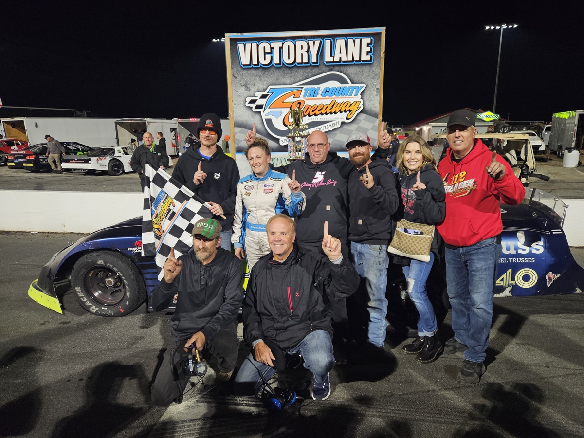 Chrissy Wallace Debuts in a Big Way; Wins Pole Award and Both Twin 40 “Bonus” SCSCS Races to Conclude 2025 at Tri-County - supercupstockcarseries.com/SCSCS-NewsRele…