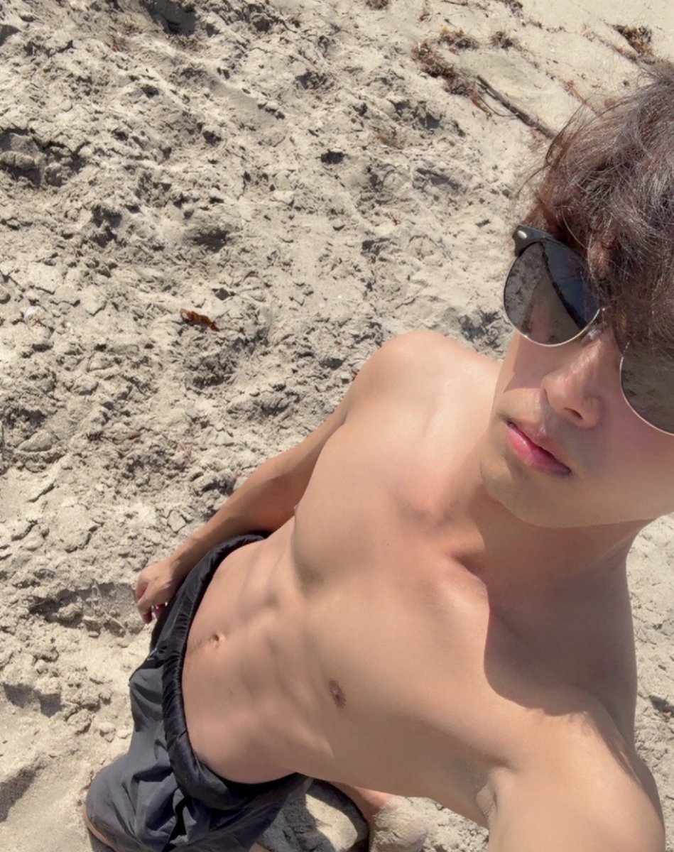 2cool4kylo's tweet photo. 🥵 https://t.co/ZEzuU0PHxs