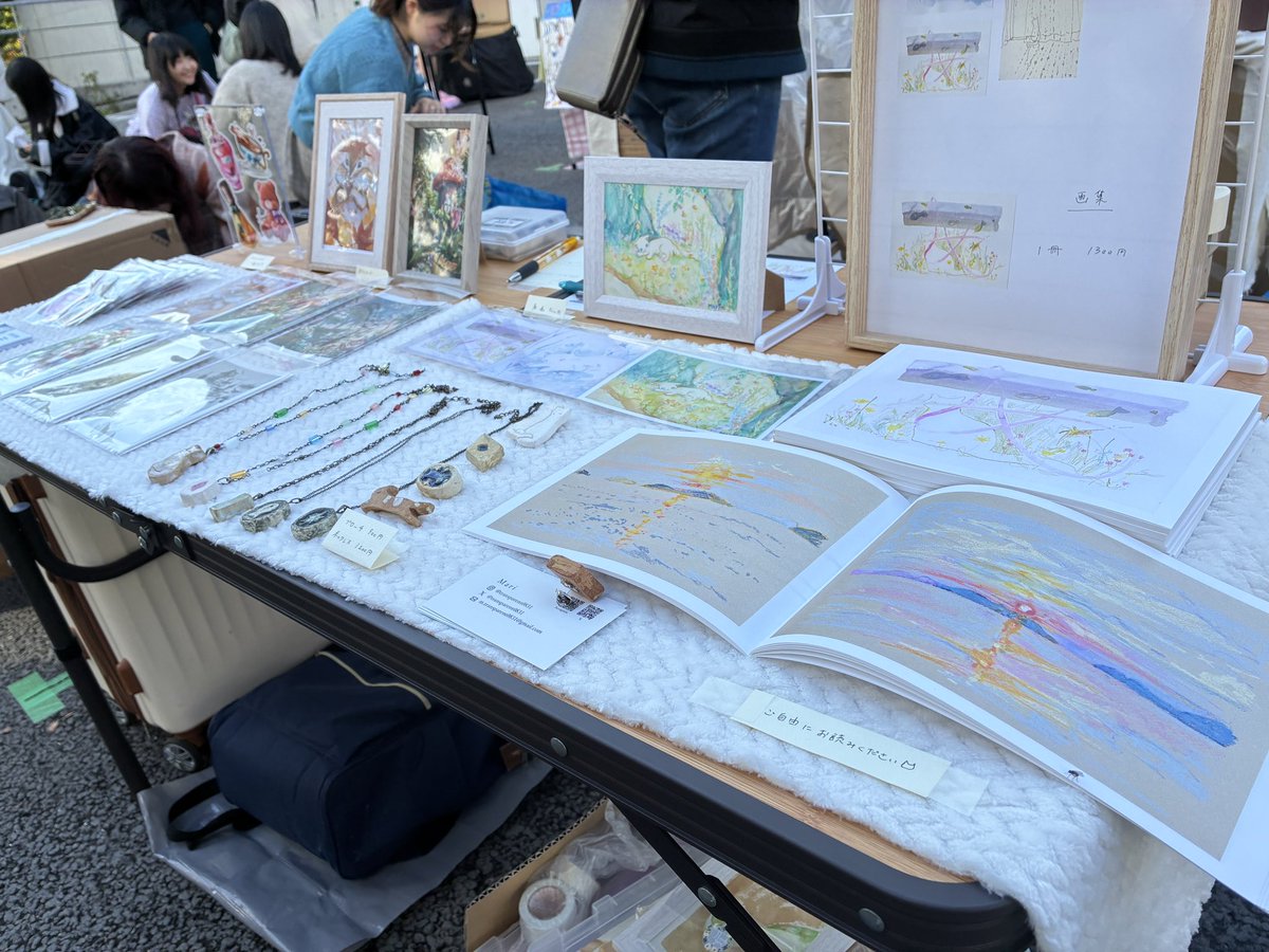 芸祭フリーマーケット3日間無事終わりました！
たくさんの人に絵を見てもらってお話して 、とっても幸せでした！🐈🐾
ありがとうございました！