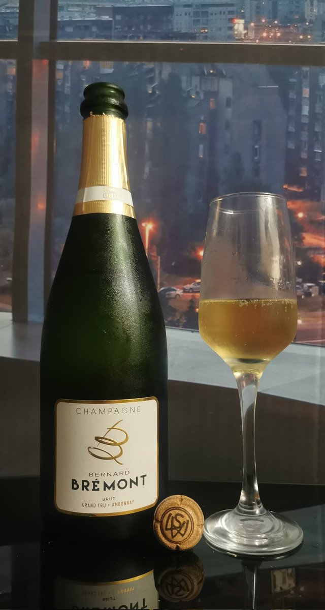 The Bernard Bremont Champagne Brut, disgorged July 2021, presents a clear, pale straw-gold appearance with a fine, persistent mousse. The nose offers medium (+) intensity with clean, developed aromas of acacia, honeysuckle, ripe peach, pear, candied lemon, brioche, and subtle