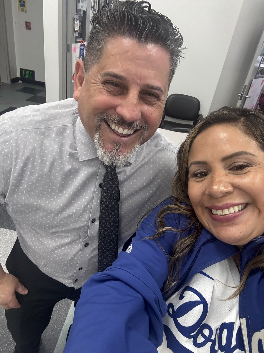 The Kaiser Cat Counseling Squad is getting pumped up for College Submit Day! 💚🎉🎓