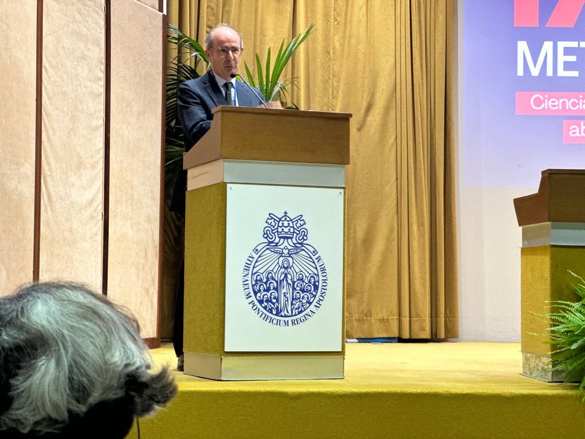 lujangp's tweet photo. Nos ha encantado la intervención del rector de @uchceu @higiniomarin1 en el IX #congresomundialmetafisica #worldconferenceonmetaphysics sobre la concepción genealógica de la realidad en @AteneoUPRA en el que la #PUCESD colabora. @FundFRielo @utpl @upsa https://t.co/c0FkXLe51u