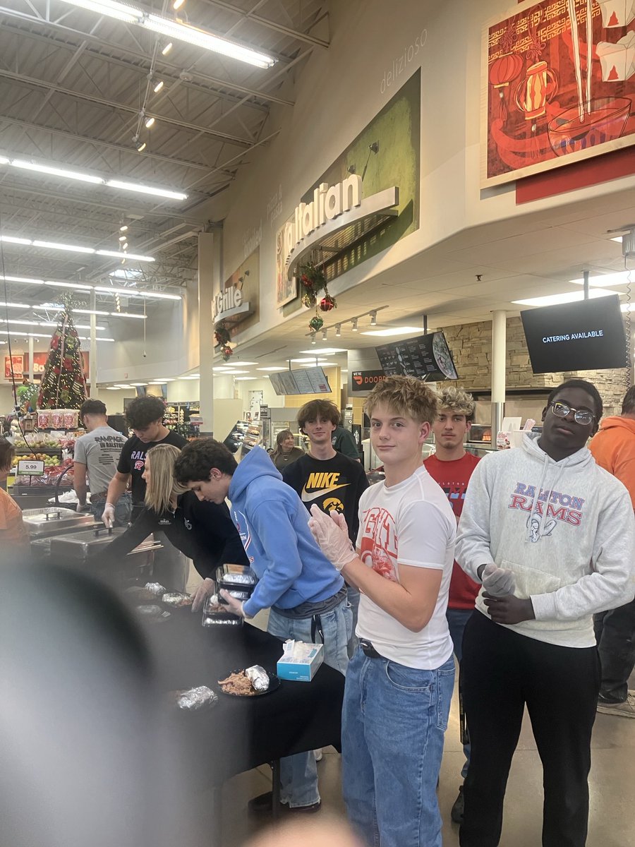 Ralston Football Spotlight:
Ram Football putting in work at 96th and Q Hy-Vee helping serve reduced priced meals to help our community!
#ServantLeadership
#Applewood Hy-Vee
#Deb Gerch
⁦<a href="/RalstonSchools/">Ralston Schools</a>⁩ 
⁦<a href="/RalstonHS/">Ralston High School</a>⁩
⁦<a href="/HyVee/">Hy-Vee</a>⁩