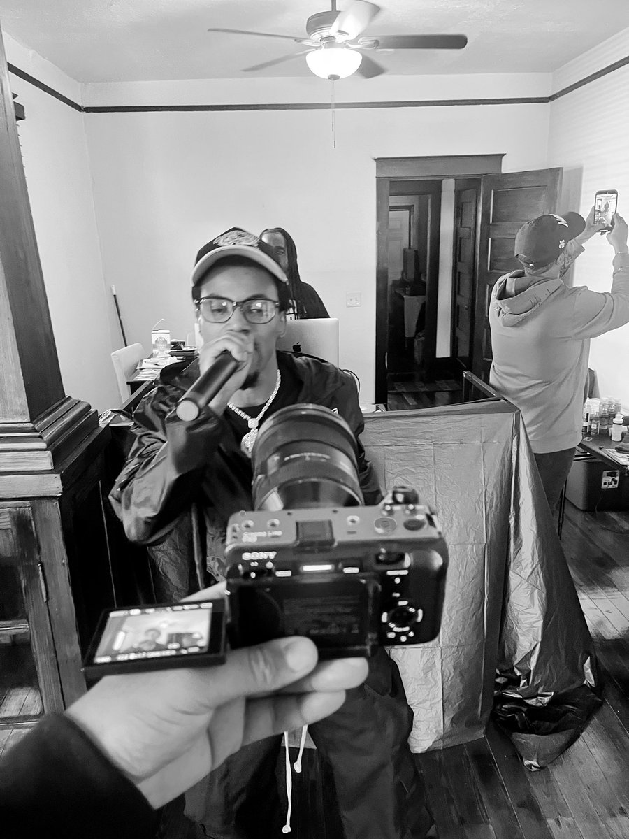 watchLFTLR's tweet photo. You won’t wanna miss Episode 8 of @watchlivefromthelivingroom 
featuring one of the waviest… @DSRMCEO 🛋️📺🍿🥤
.
The rest of the groovy Season 1 episodes dropping this month… Stay tuned 🛋️📺
.
S/o @iAmDJHollygrove https://t.co/1jnOozlP0n