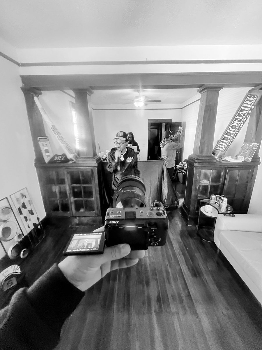 watchLFTLR's tweet photo. You won’t wanna miss Episode 8 of @watchlivefromthelivingroom 
featuring one of the waviest… @DSRMCEO 🛋️📺🍿🥤
.
The rest of the groovy Season 1 episodes dropping this month… Stay tuned 🛋️📺
.
S/o @iAmDJHollygrove https://t.co/1jnOozlP0n