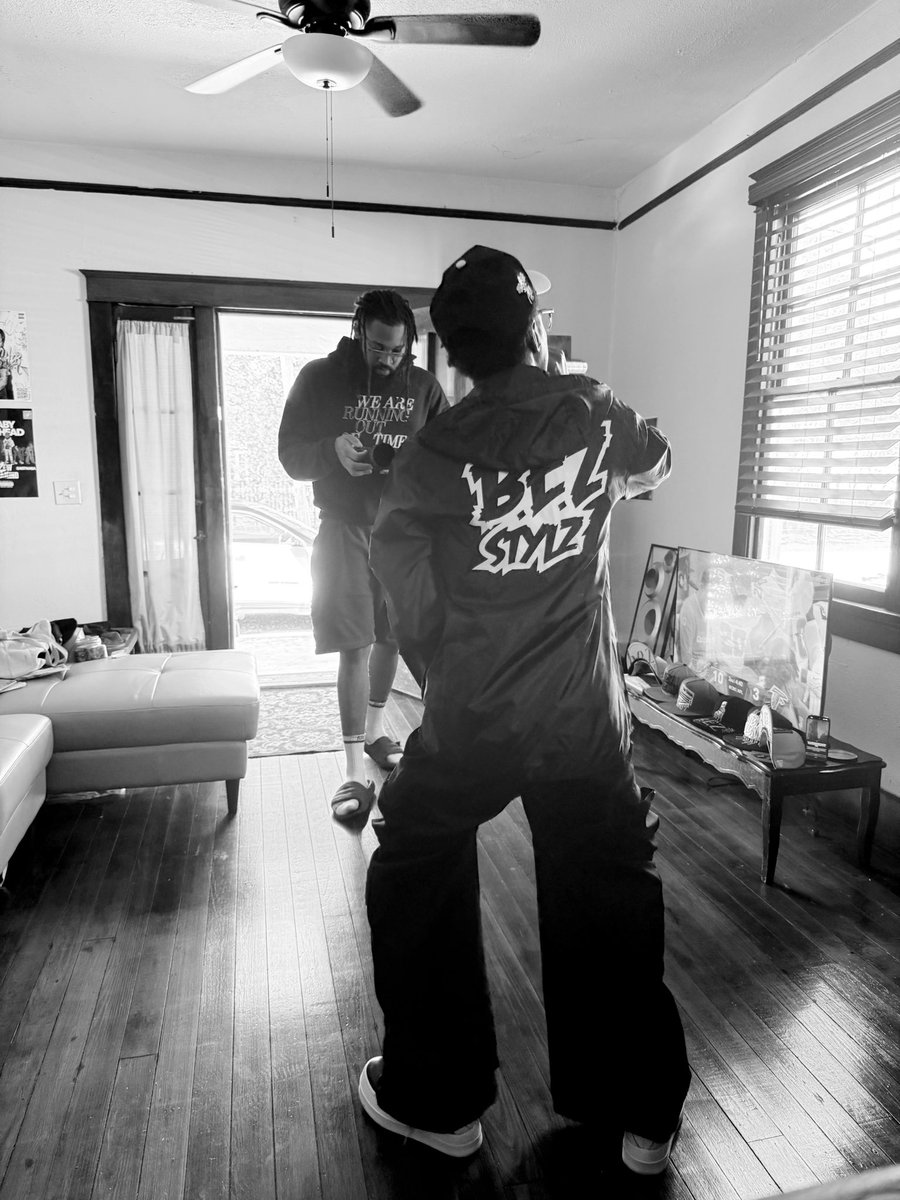 You won’t wanna miss Episode 8 of @watchlivefromthelivingroom 
featuring one of the waviest… <a href="/DSRMCEO/">De$ignerRecordsCEO💼</a> 🛋️📺🍿🥤
.
The rest of the groovy Season 1 episodes dropping this month… Stay tuned 🛋️📺
.
S/o <a href="/iAmDJHollygrove/">DJ Hollygrove Of The Chopstars</a>